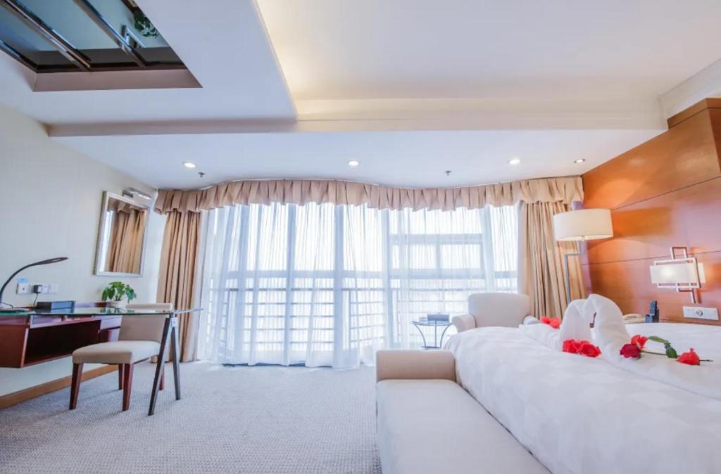 Linyi Blue Horizon Intenational Hotel Exterior photo